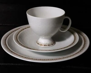 AK Kaiser Porzellan Kaffeegedeck Form 40 Relief Golddekor Pfauenauge /Alboth #Y1 - Picture 1 of 9