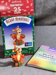 🎄 HALLMARK MERRY MINIATURES TIGGER RETIRED FIGURINE 🎄 - Picture 1 of 4