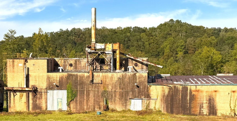 HO Scale Building Background Flat / Front 2D "Abandoned Factory" Backdrop! New! - Image 1 of 1