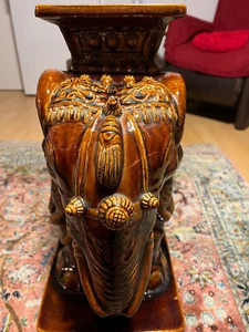 Großer Elefant Blumenhocker ,glasiert uni brau Keramik Blumensäule Blumenständer - Bild 1 von 4