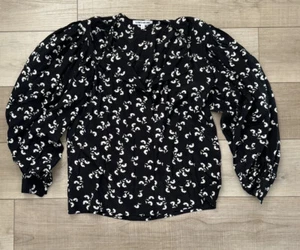 Elizabeth and James Black White Floral Blouse Button Up Size Small - Picture 1 of 5