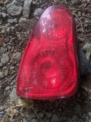 Chevrolet Monte Carlo SS 2006-2007 luz trasera izquierda conductor perno dañado Foto 1 de 4