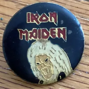 Spilla Iron Maiden bavero metallo smaltato vintage originale tour anni 80 rock 'n roll - Foto 1 di 7