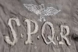 S.P.Q.R. CAMISETA IMPERIO ROMANO - Imagen 1 de 5