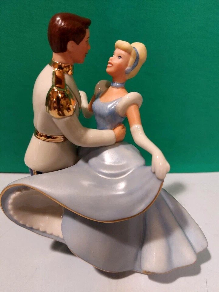 Lenox Disney Cinderella and Prince Charming Figurine 878822
