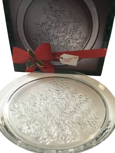 Plato de árbol de Navidad de vidrio americano en relieve de 13 pulgadas de Indiana Glass con caja - Imagen 1 de 7