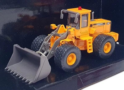 Hobby & Work 1/87 Scale HW2824 - Volvo L150C Excavator - Yellow - Image 1 of 4