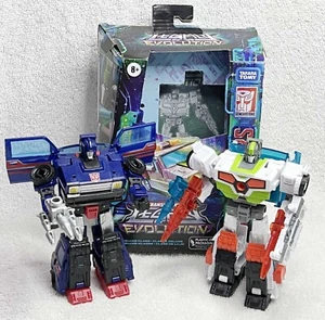 MEDIX & SKIDS • WAR FOR CYBERTRON & LEGACY SERIES - Picture 1 of 7