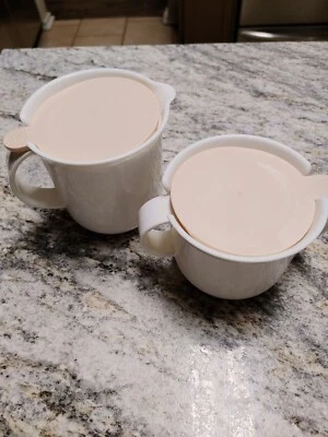 Vintage Tupperware Set Creamer 12oz Sugar Bowl 10oz Off White /Pink PRE-OWNED - Image 1 of 4