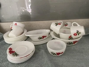 Vintage Retro 70’s 80’s JAJ Pyrex Country Rose Dinner/tea service 44 pieces - Picture 1 of 2
