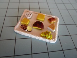 TAGLIERE VASSOIO FORMAGGIO MINIATURA CASA DELLE BAMBOLE 1/12 - Foto 1 di 1