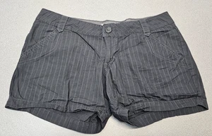 No Boundaries Womens Size 11 Gray Pinstriped Summer Shorts Stretch Casual Shorts - Picture 1 of 5