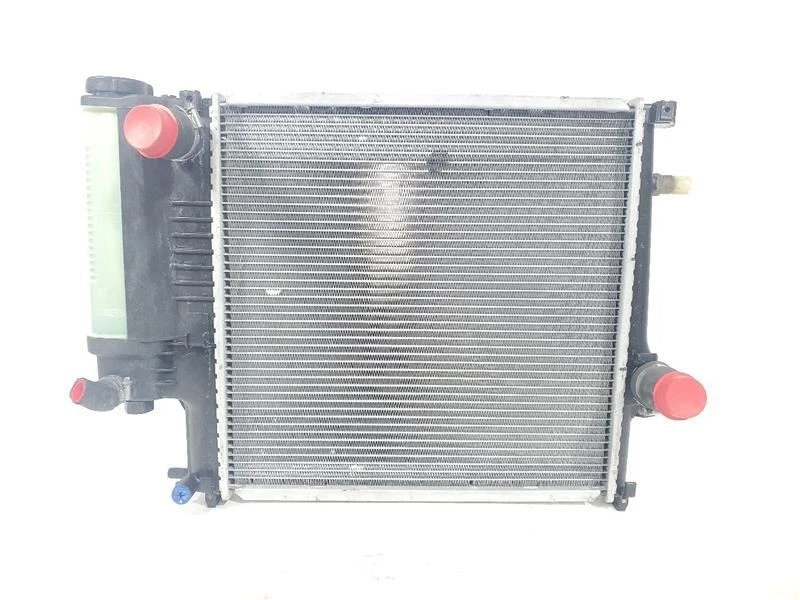 Radiador BEHR 4 cilindros OEM 1997 1998 BMW Z3 Foto 1 de 4