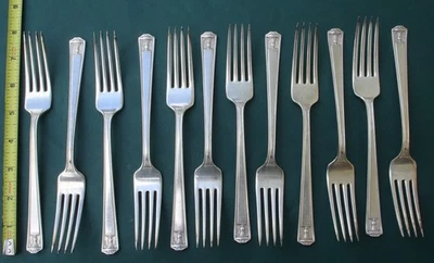 1923 CENTURY 12 Dinner Forks 7 5/8"  Holmes & Edwards Inlaid IS Silverplate - Image 1 of 3