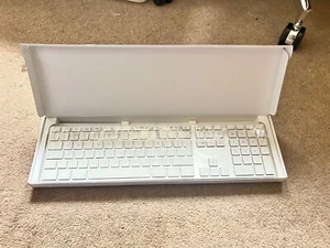 *NEW* Apple USB Keyboard with Numeric Keypad - model A1243 - Photo 1/10
