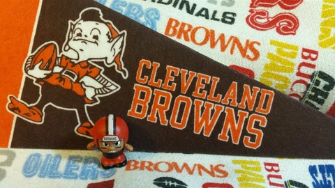 NFL Teenymates 2015 Series 4 Cleveland Browns Linebacker (LB/def pose) figure Cover