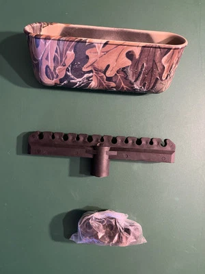 VINTAGE 1997 GOLDEN EAGLE ADVANTAGE CAMO 2 PIECE ARCHERY BOW ARROW QUIVER - Image 1 of 4