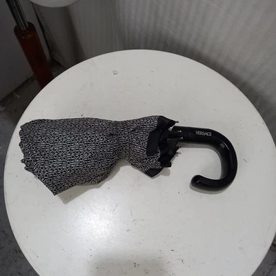 Articolo e5336 ombrello Gianni Versace nero con con scritte versace in bianco, l Foto 1 de 4