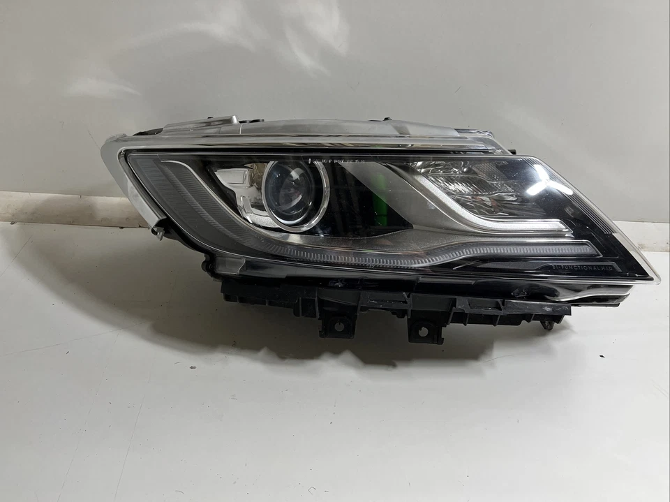 Оригинальная ксеноновая фара для правостороннего пассажира для Lincoln MKC 2015–2018 годов выпуска - Изображение 1 из 4