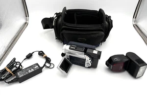Hitachi DVD Camcorder + Mount Flash + Charger Battery + Remote TESTED DZ-MV230A - Picture 1 of 16