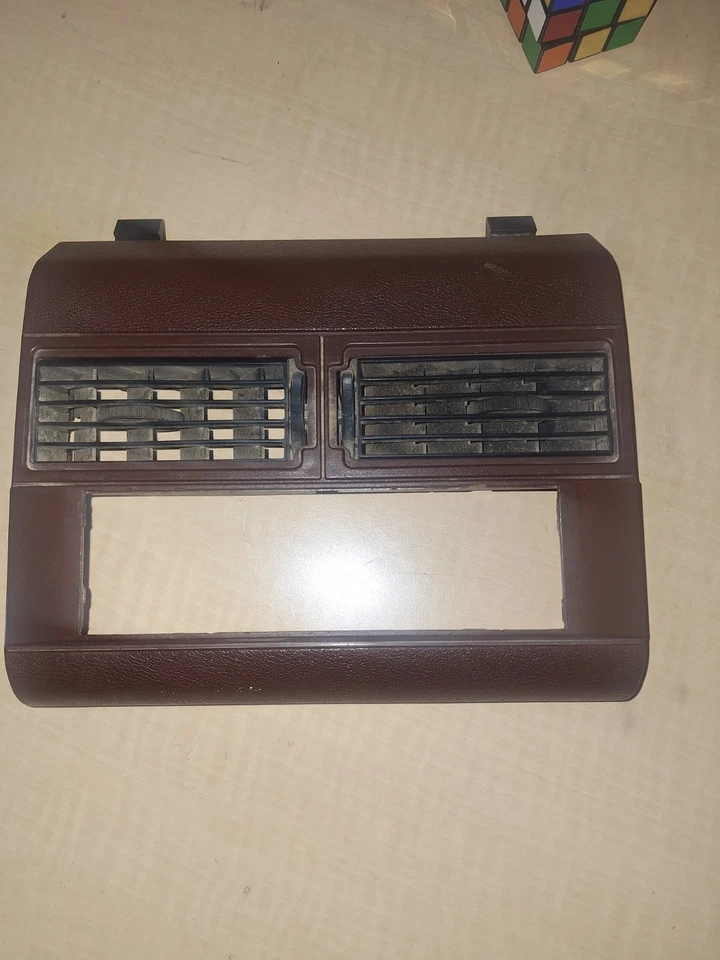 Camión Chevy GMC Silverado Sierra 88-94 tablero central radio bisel con rejillas de ventilación OEM 1989 Foto 1 de 1