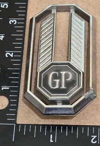 PONTIAC GRAN PRIX CIRCA 1984 TAIL LIGHT EMBLEM 5934523 (6213) - Picture 1 of 11