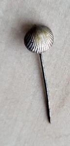 Vintage Shell very old logo Oil Fuel Petrol stick pin badge - Picture 1 of 2