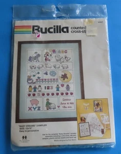Muestreador Bucilla punto de cruz contado “Baby Dreams” 12” x 16” nuevo/sellado - Imagen 1 de 3