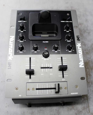 💥💥💥 Numark iM1 2-Channel DJ mixer with iPod Dock With Box EUC 💥💥💥 - Image 1 of 3