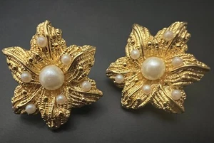 Natori 1980’s Vintage Gold Plated Faux Pearls Starburst Clip Earrings RARE FIND - Bild 1 von 3