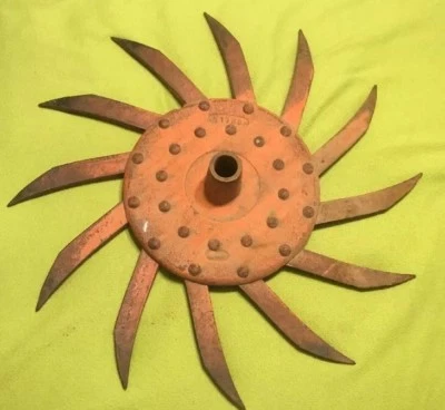 De colección ~ Rueda con púas ~ 20 pulgadas ~ Hierro fundido ~ Steampunk ~ Patio Art Deco Foto 1 de 4