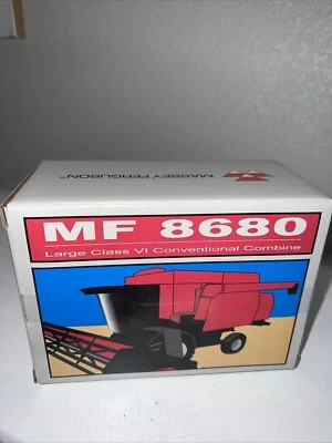 1/64 Massey Ferguson 8680 Conventional Combine Collector Edition - Image 1 of 3