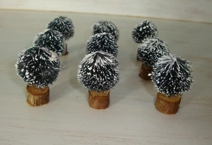 9er Set Weihnachtsdorf rund dunkelgrüne Sträucher mit Schnee beflockt - Bild 1 von 4