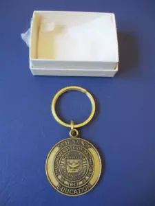 Llavero de metal de la Escuela de Educación de la Universidad de Michigan - Imagen 1 de 4