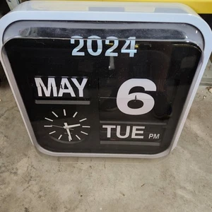Calendar Clock Auto Flip Wall Clock Think Geek Black White Retro Style 17"x17" - Picture 1 of 3