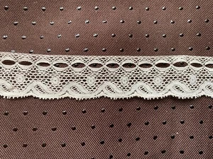Antique French Bobbin Lace Edging - Valenciennes - Passe ruban 192cm by 2.5cm - Picture 1 of 7