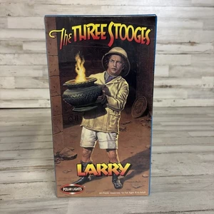 Luci polari I tre tirapiedi Larry model kit sigillato assemblaggio plastica vintage - Foto 1 di 6