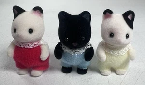 Sylvanian Families Smoking Katze Drillinge Calico Critters Epoche 3 Figuren mit Kleidung - Bild 1 von 2