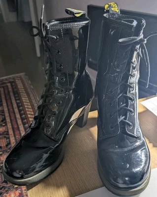 BOTAS DR MARTENS DARCIE CHAROL NEGRO 3" TACÓN GRUESO PLATAFORMA UK 9 US 11 Foto 1 de 4