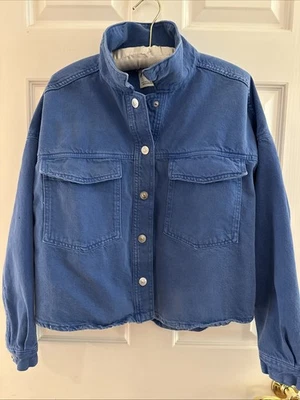 Jaqueta jeans feminina ZARA M azul tamanho grande bolsos utilitários jeans algodão - Imagem 1 de 4