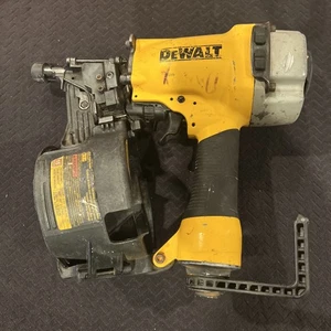 PIEZAS NO FUNCIONAN Clavadora de bobinas y cercas Dewalt DW66C 15 grados solo piezas P33 - Imagen 1 de 8