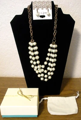 *NUEVO* COLLAR BABERO WEST & CO 24" + PENDIENTES + CAJA + BOLSA / Perla sintética cristiana Foto 1 de 4