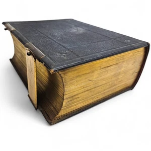 Cassell’s Illustrated Family Bible Leather Bound Brass Clasp Large 980+ Images - Foto 1 di 24
