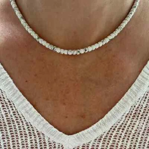 4 mm Weißer Büffel Heishi Halskette Damen Herren Unisex Perlen Edelstein Halskette - Bild 1 von 9