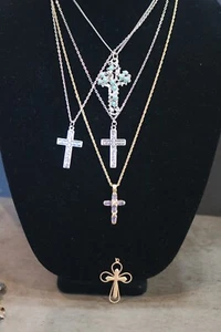 VINTAGE COSTUME JEWELRY NECKLACE LOT OF 5 CROSSES RELIGION - Picture 1 of 8