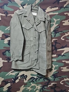 VINTAGE US MILITARY MANTEL HERREN FELD OLIVGRÜN 107 M-1951 GRÖSSE SMALL - Bild 1 von 5