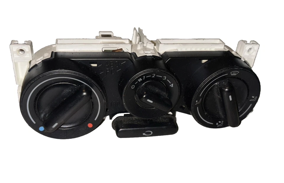 VOLKSWAGEN BEETLE 1999-2005 CLIMATE HEATER CONTROL ADJUSTMENT PANEL 1C0819045D - Image 1 of 3