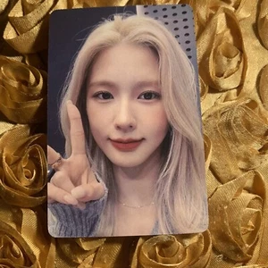 Miyeon (G)I-DLE Blooming Edition Celeb K-POP Girl Photo Card Peace 2 - Picture 1 of 2