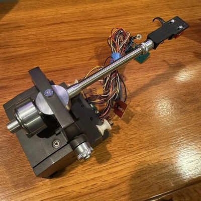 CONJUNTO BRAZO COMPLETO MITSUBISHI LT-30 - CON CARTUCHO Y CONTRAPESO Foto 1 de 4