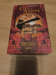 Chroniken der Unterwelt - 3 Bände/Bücher von Cassandra Clare, NEUWERTIG - Bild 1 von 2